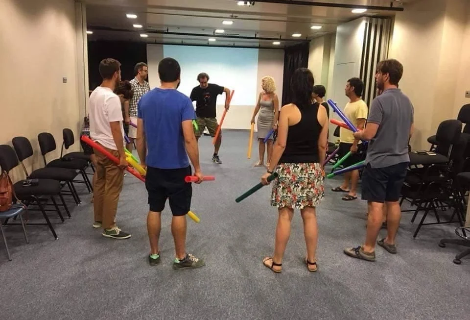 Dinàmiques de percussió per a empreses: com activar un auditori en només 10 minuts